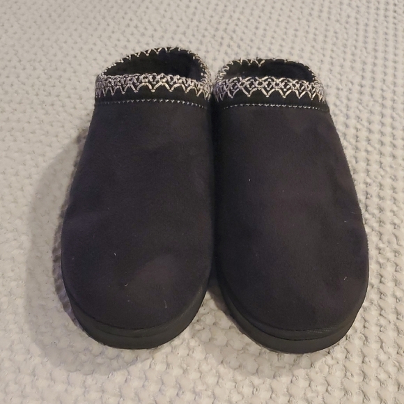 Black Mule-Style Clogs with Plush Fabric and Sturdy Sole (30) - Picture 1 of 6